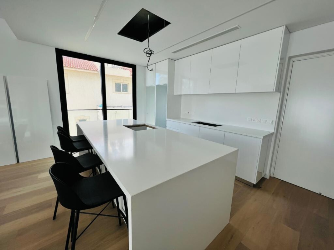 3 bedrooms Apartment in Limassol, Cyprus No. 38923