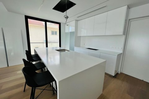 3 bedrooms Apartment in Limassol,  No. 38923 4