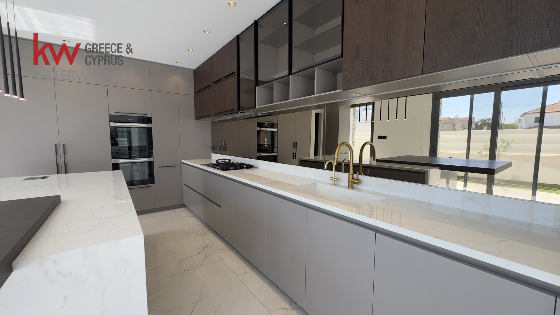 5 bedrooms Villa in Livadia, Nicosia, Cyprus No. 51706
