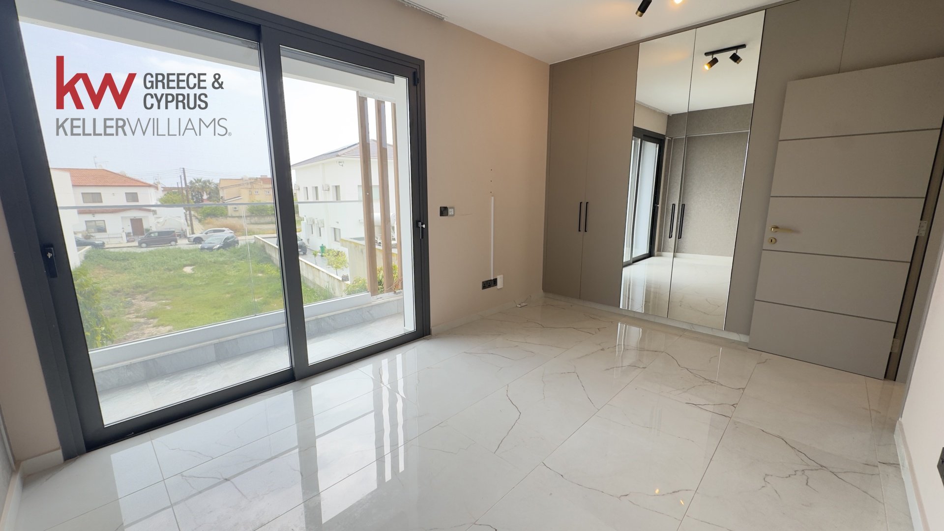5 bedrooms Villa in Livadia, Nicosia, Cyprus No. 51706