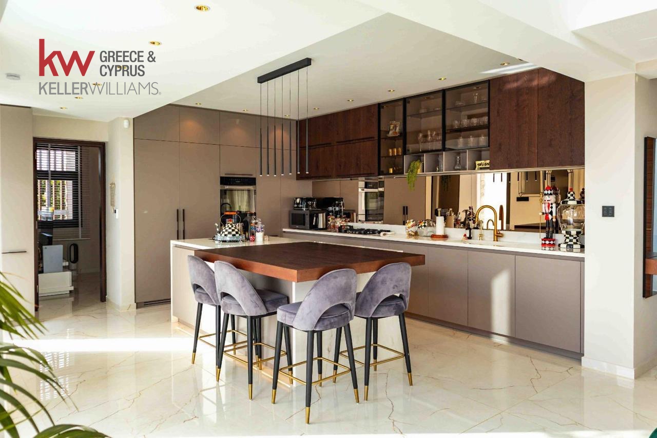 5 bedrooms Villa in Livadia, Nicosia, Cyprus No. 51706