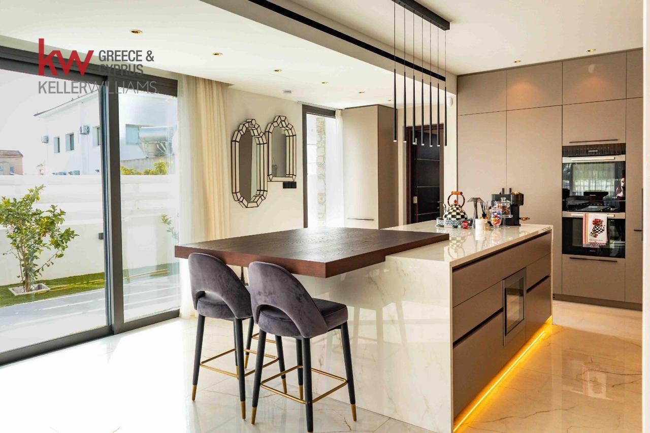 5 bedrooms Villa in Livadia, Nicosia, Cyprus No. 51706