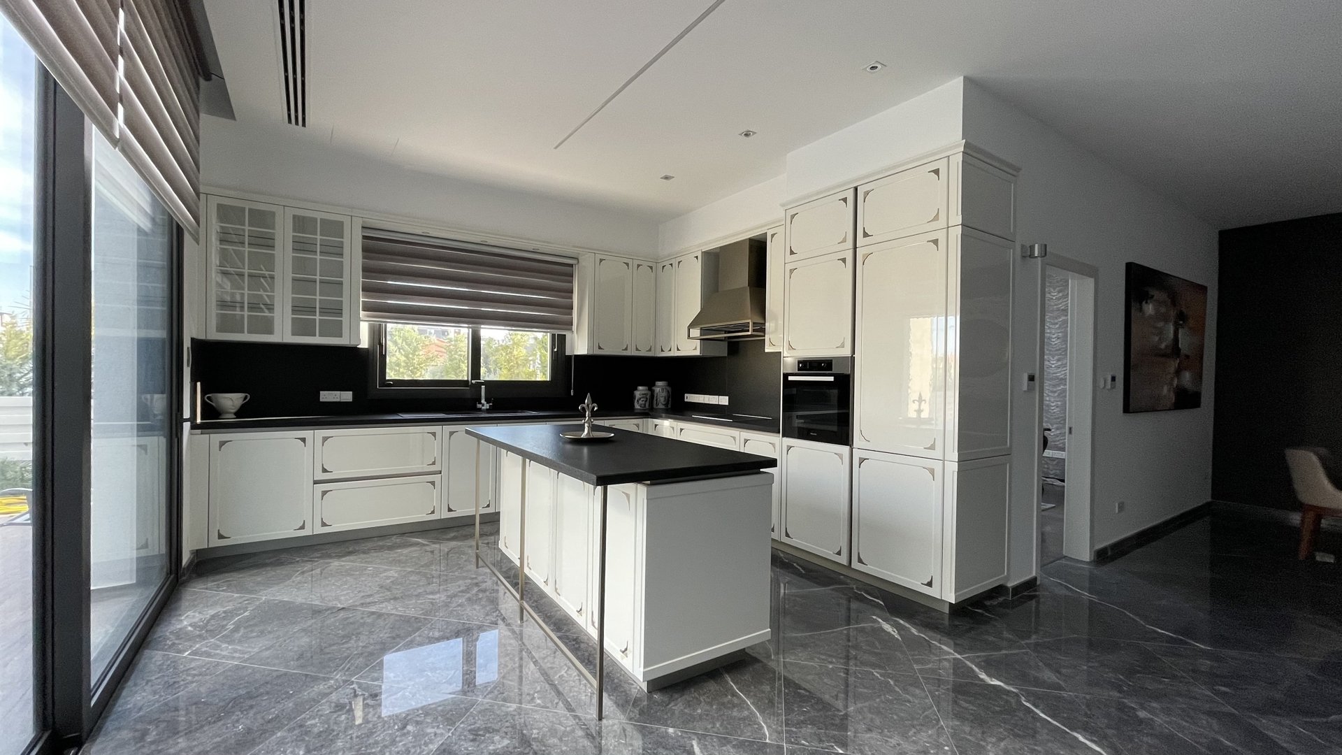 5 bedrooms Villa in Limassol, Cyprus No. 26448