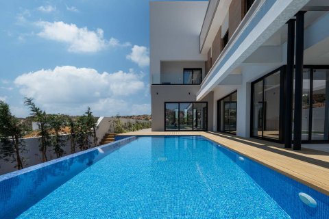 4 bedrooms Villa in Agios Tychonas, Limassol, Cyprus No. 26447