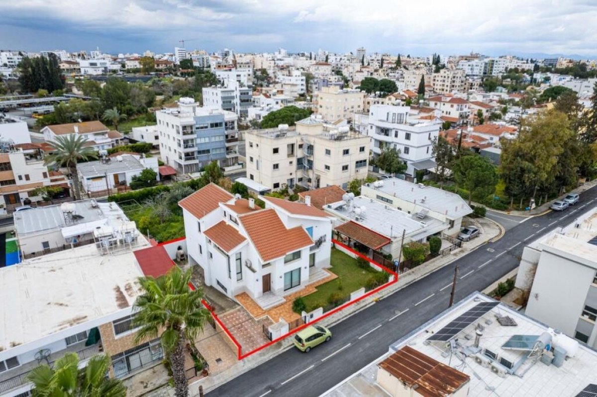 330m2 Villa à Nicosia, Chypre No. 37950