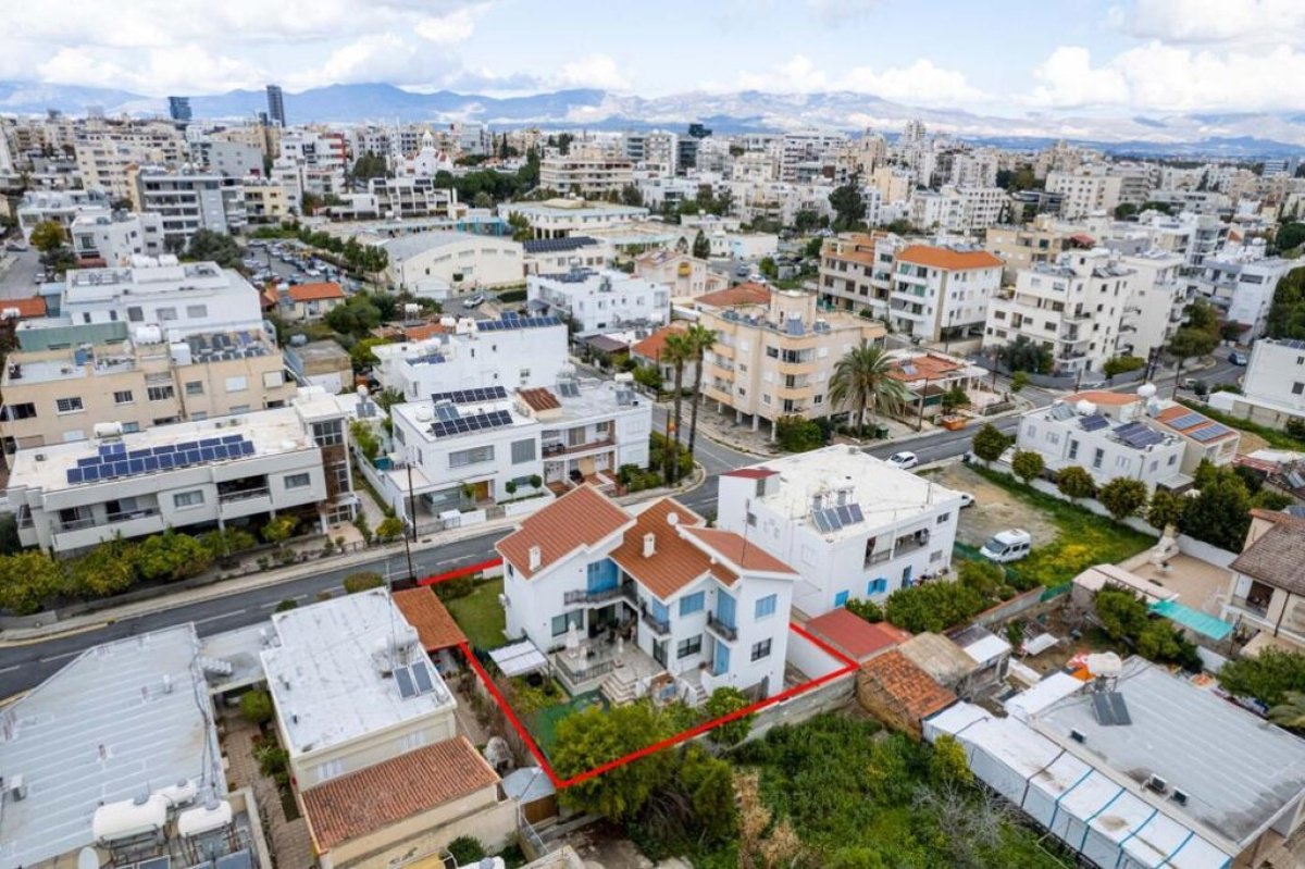 330m2 Villa à Nicosia, Chypre No. 37950