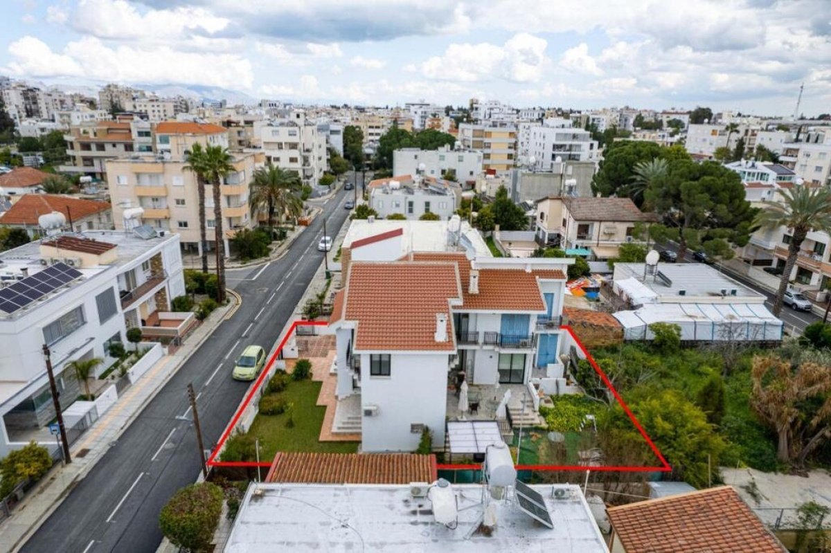 330m2 Villa à Nicosia, Chypre No. 37950