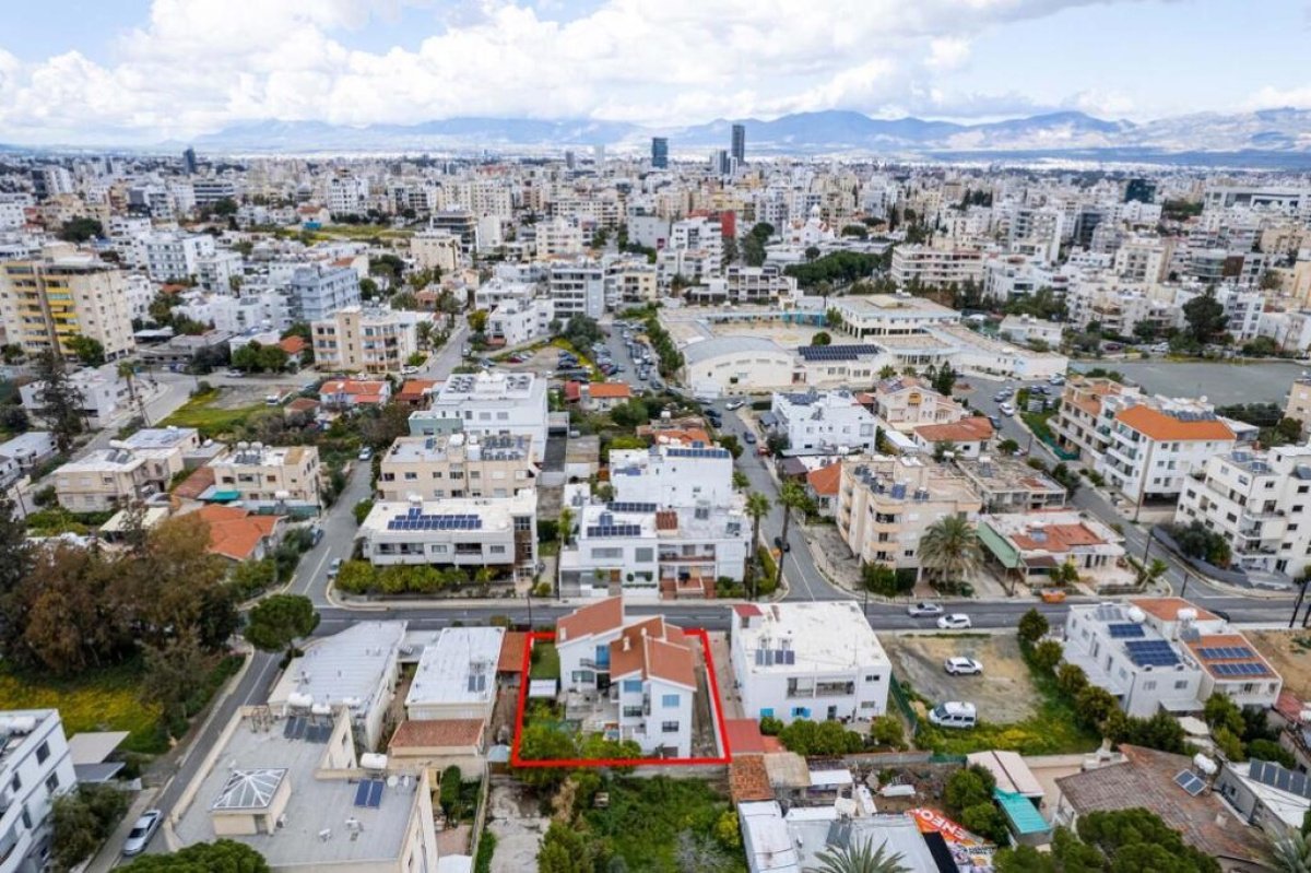 330m2 Villa à Nicosia, Chypre No. 37950