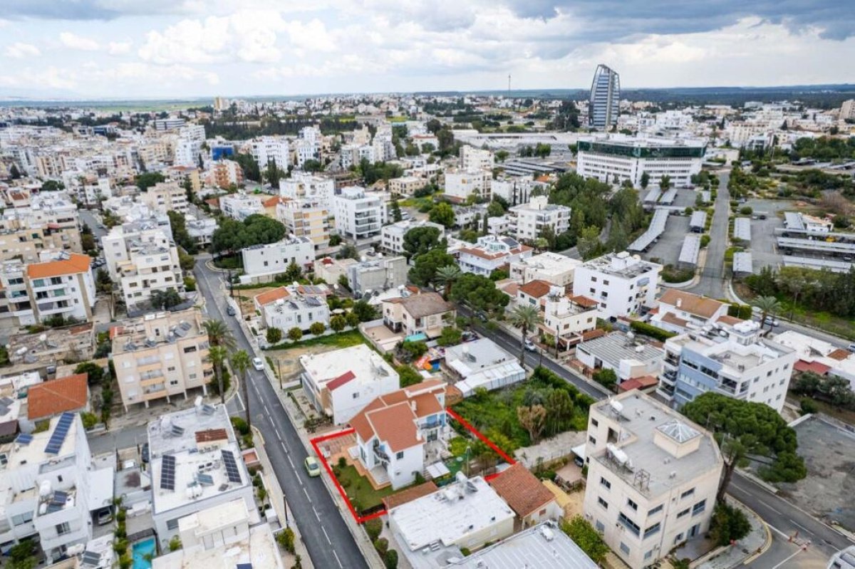 330m2 Villa à Nicosia, Chypre No. 37950