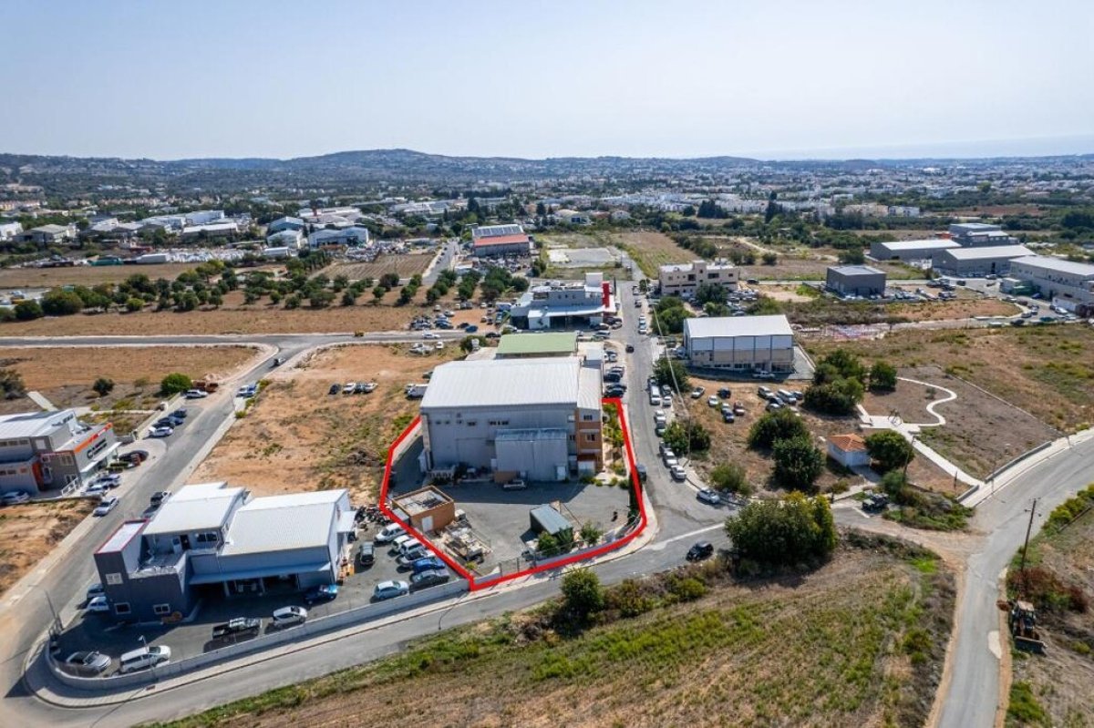 1375m2 Local comercial en Paphos, Chipre No. 37948