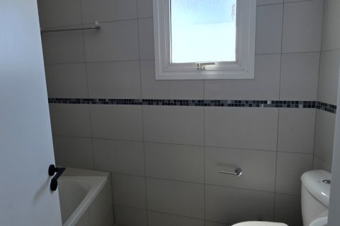 Квартира с 2 спальнями в Строволос, Никосия,  № 50949 10