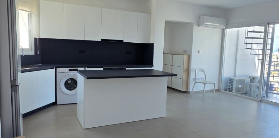 Квартира с 2 спальнями в Строволос, Никосия,  № 50949