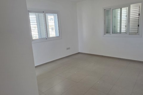 Квартира с 2 спальнями в Строволос, Никосия,  № 50949 11