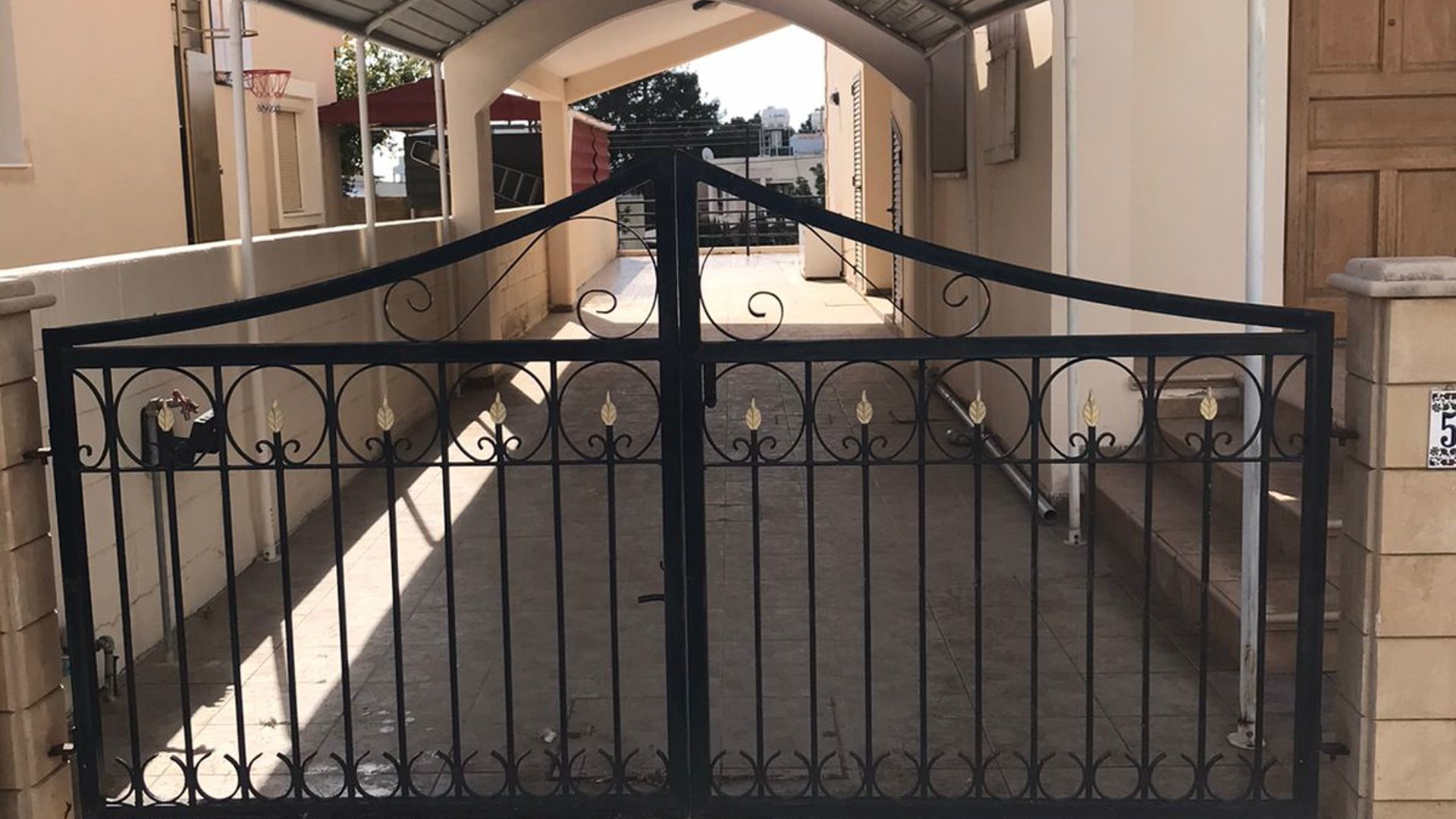 4 bedrooms Villa in Limassol, Cyprus No. 28642