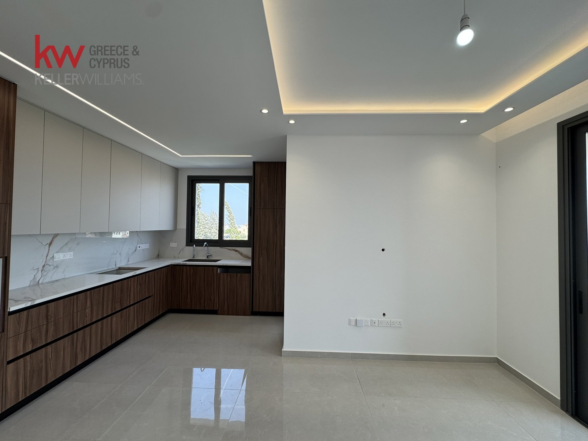 Квартира с 2 спальнями в Ларнака, Кипр № 40101