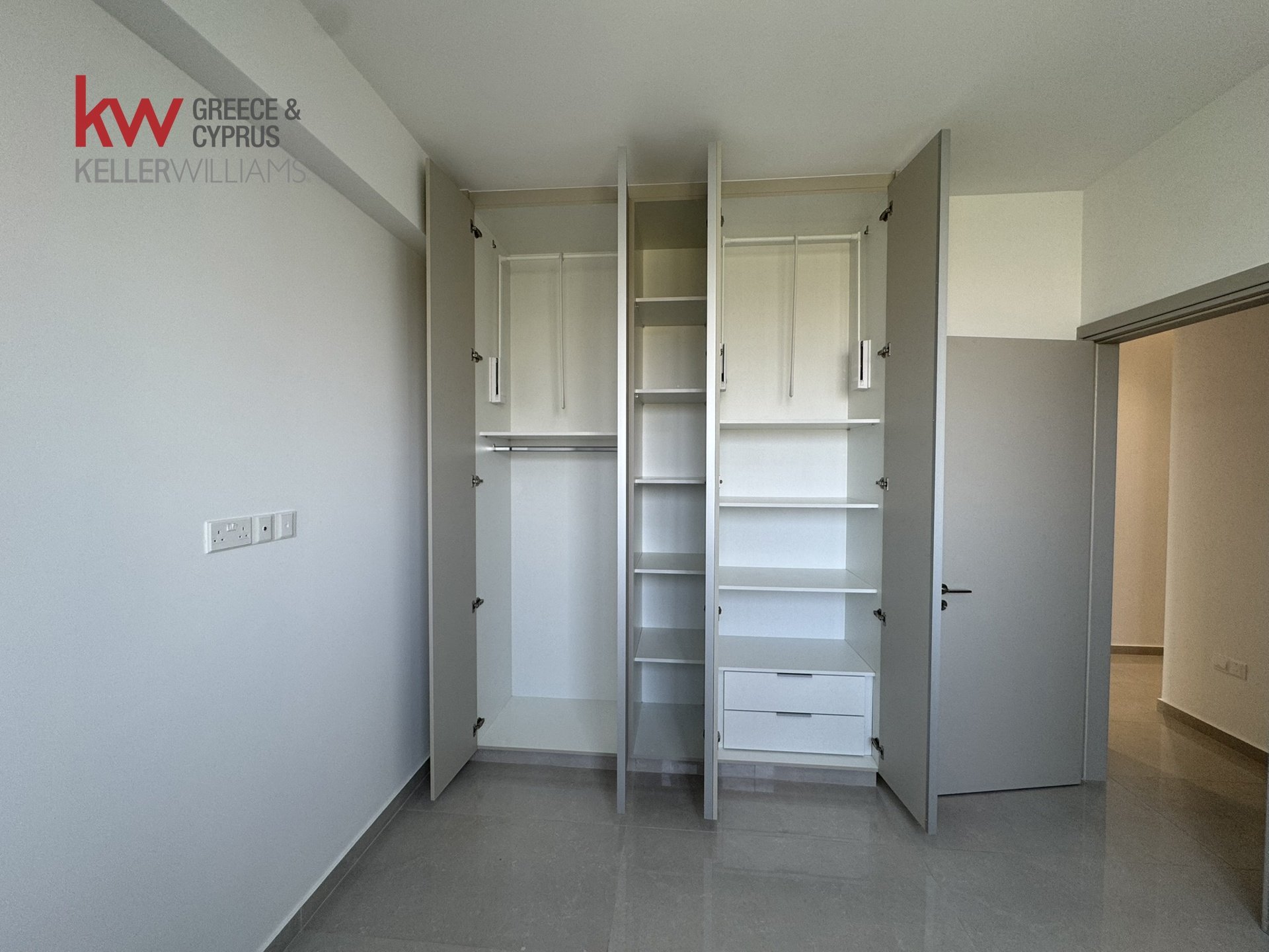 Квартира с 2 спальнями в Ларнака, Кипр № 40101