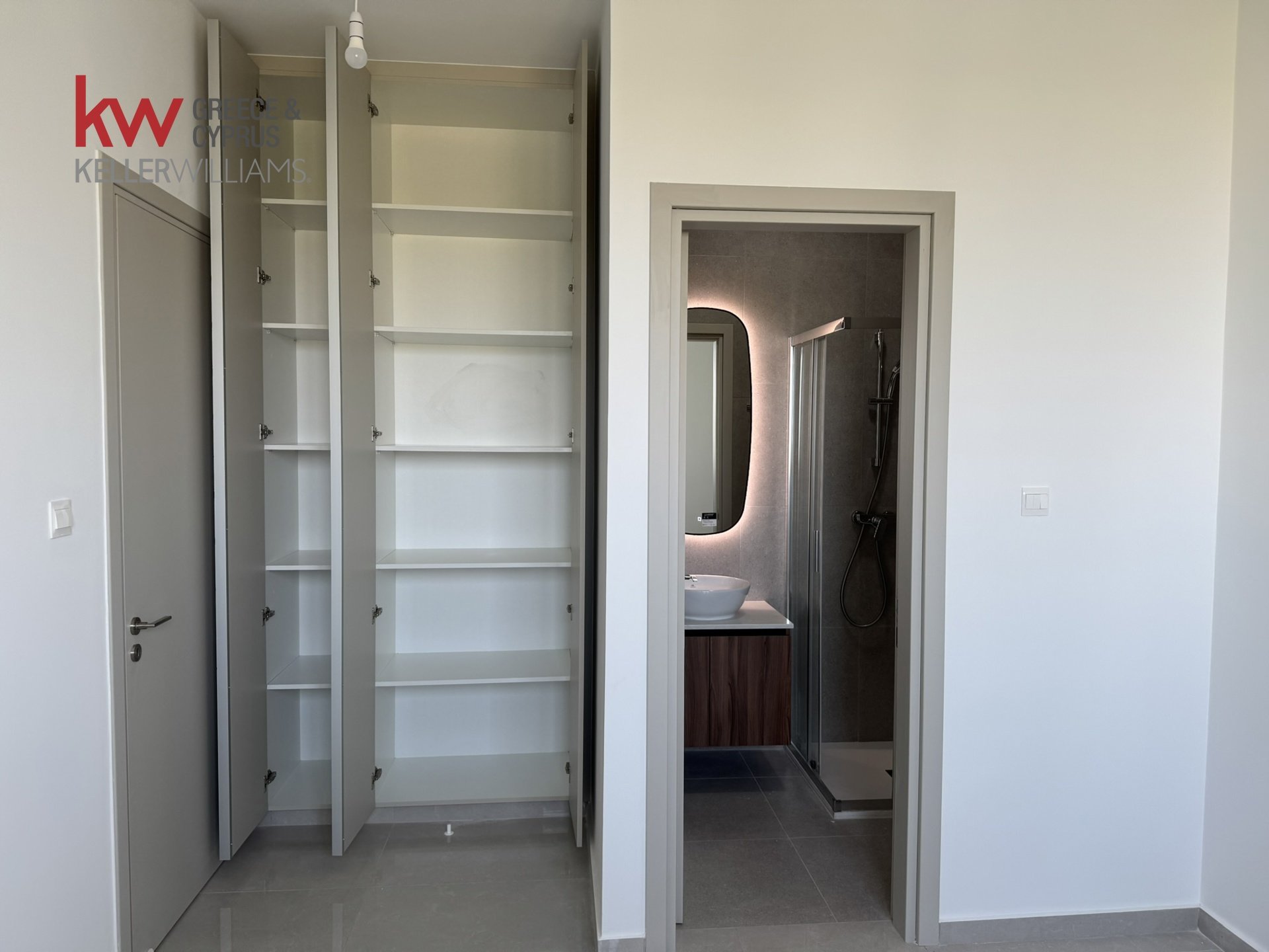 Квартира с 2 спальнями в Ларнака, Кипр № 40101