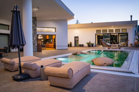 6 bedrooms Bungalow in Louvaras, Limassol,  No. 39028 14