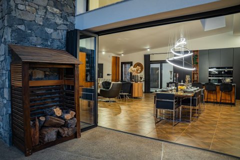 6 bedrooms Bungalow in Louvaras, Limassol,  No. 39028 15