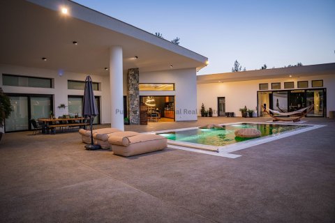 6 bedrooms Bungalow in Louvaras, Limassol,  No. 39028