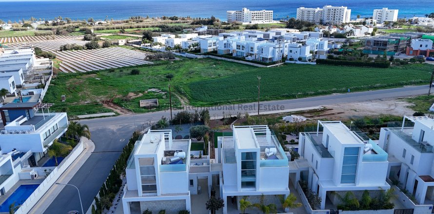 6 bedrooms Villa in Protaras, Ammochostos,  No. 39029