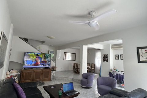 4 chambres Maison de Ville à Strovolos, Nicosia,  No. 39772