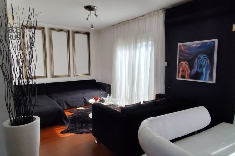 3 bedrooms Apartment in Nicosia, No. 39999 3