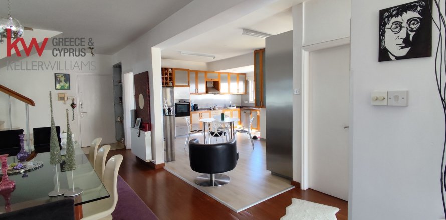 3 bedrooms Apartment in Nicosia, No. 39999