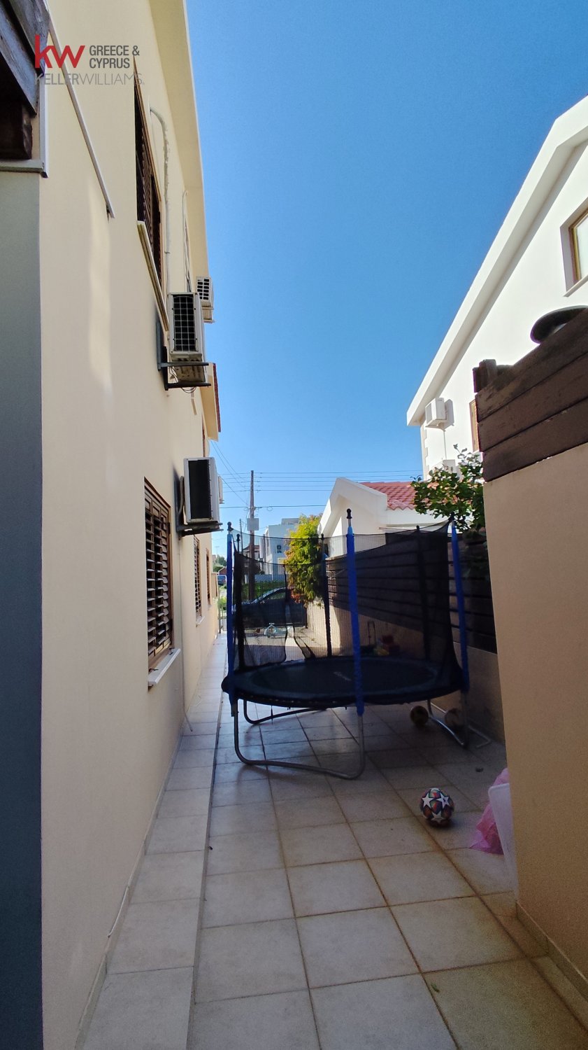 4 bedrooms Townhouse in Lakatamia, Nicosia, Cyprus No. 39771