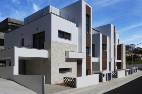 3 bedrooms Villa in Limassol, No. 38511