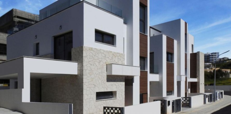 Вилла с 3 спальнями в Лимассол, Лимасол,  № 38511