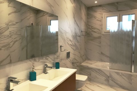 Вилла с 5 комнатами в Лимассол, Лимасол,  № 38509 7