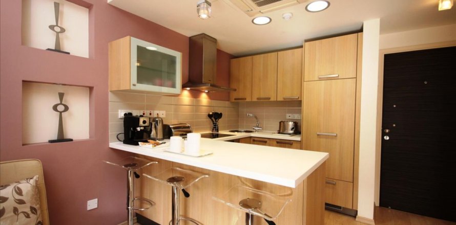 1 bedroom Apartment in Limassol,  No. 38514