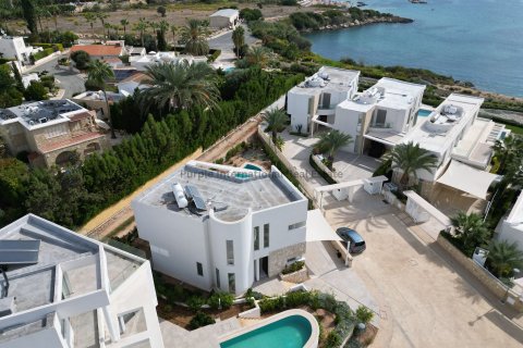 4 bedrooms Villa in Coral Bay, Pegeia, Paphos, Cyprus No. 37611 1