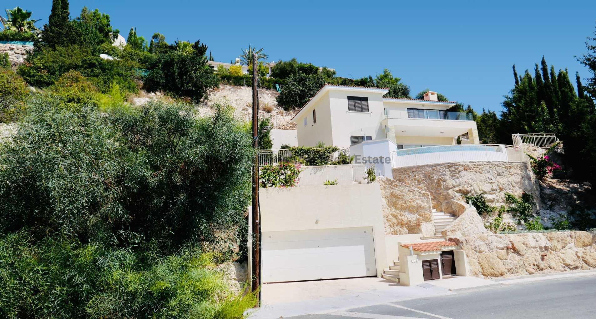 4 bedrooms Villa in Tala, Paphos, Cyprus No. 37616