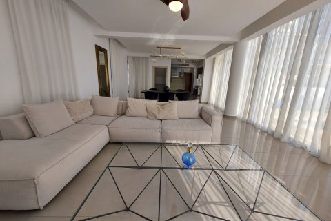 4 bedrooms Villa in Limassol,  No. 44807 12