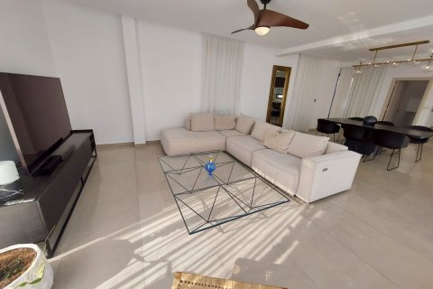 4 bedrooms Villa in Limassol,  No. 44807 10