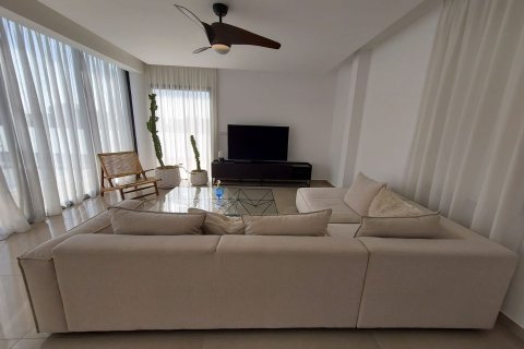 4 bedrooms Villa in Limassol,  No. 44807 11