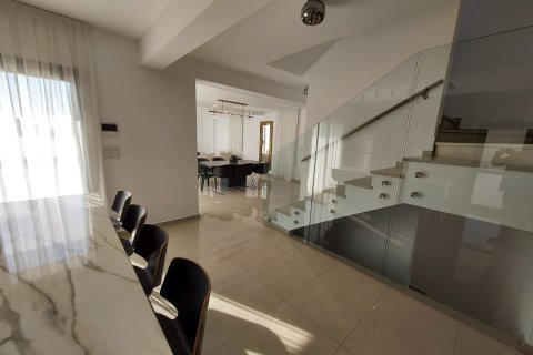 4 bedrooms Villa in Limassol,  No. 44807 7