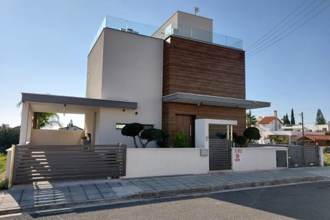 4 bedrooms Villa in Limassol,  No. 44807