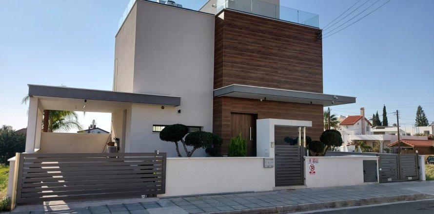4 bedrooms Villa in Limassol,  No. 44807