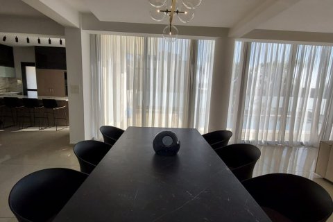 4 bedrooms Villa in Limassol,  No. 44807 9