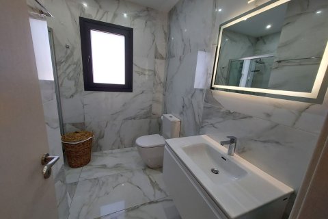 4 bedrooms Villa in Limassol,  No. 44807 15