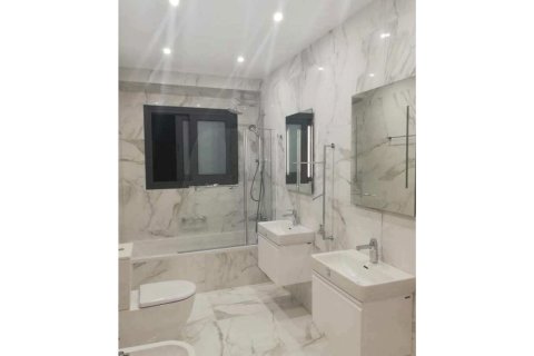 4 bedrooms Villa in Limassol,  No. 44807 17