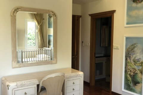 4 bedrooms Villa in Limassol,  No. 44806 12