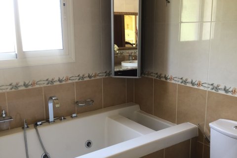 4 bedrooms Villa in Limassol,  No. 44806 9