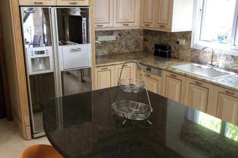4 bedrooms Villa in Limassol,  No. 44806 7