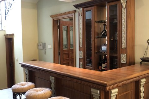 4 bedrooms Villa in Limassol,  No. 44806 6