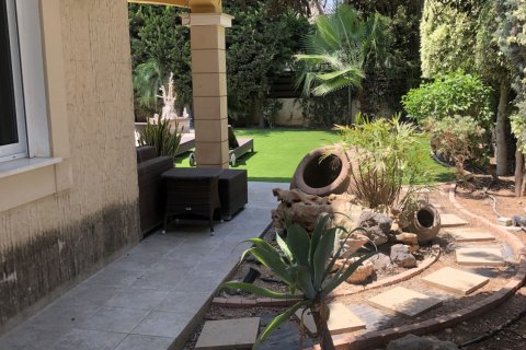 4 bedrooms Villa in Limassol,  No. 44806 14