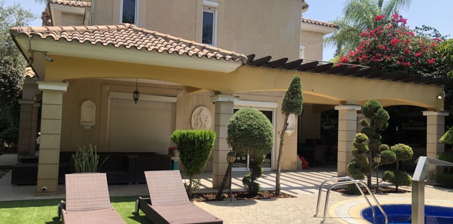 4 bedrooms Villa in Limassol,  No. 44806